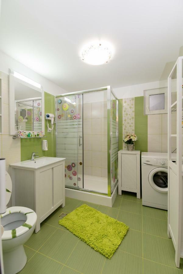 Queen Holiday Apartment Bucareste Exterior foto